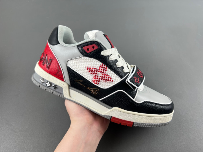 LV TRAINER SNEAKER LV-000555
