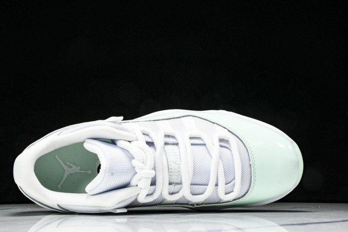 Wmns Air Jordan 11 Retro Low 