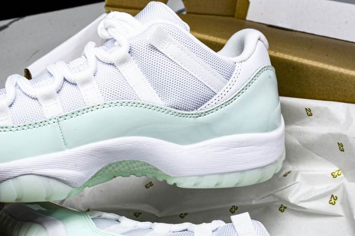 Wmns Air Jordan 11 Retro Low 