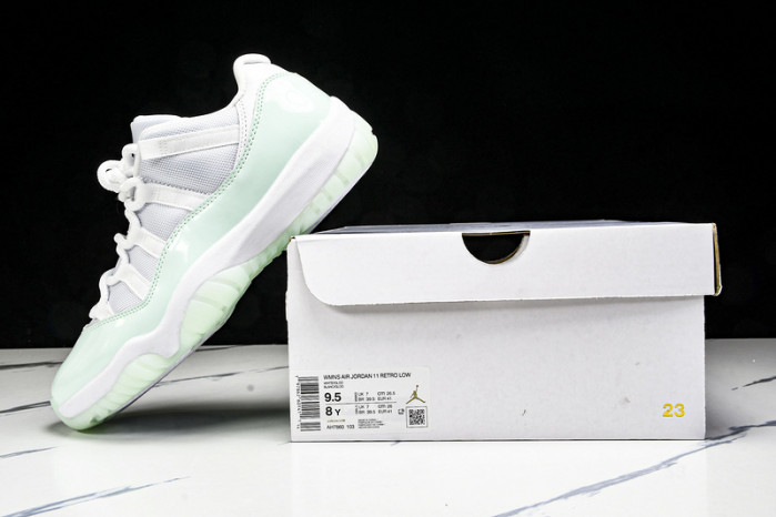 Wmns Air Jordan 11 Retro Low 