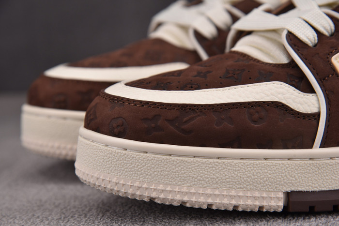 LV TRAINER SNEAKER LV-000589