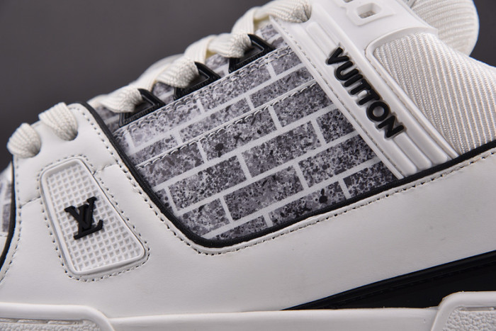 LV TRAINER SNEAKER LV-000596