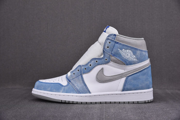 Air Jordan 1 High OG “Hyper Royal” 555088-402