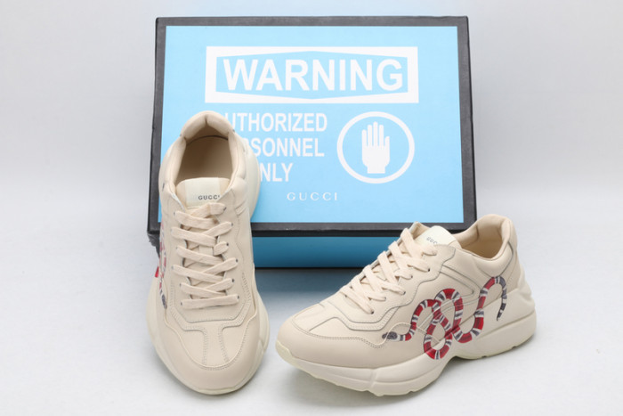 G*u*i* trainer sneaker23