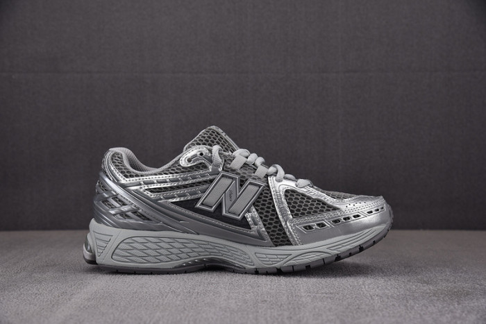 NEW BALANCE SNEAKER NB105