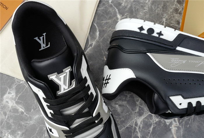 LV SNEAKER LV-000260