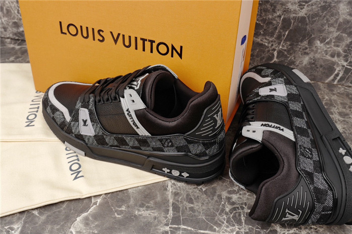 LV SNEAKER LV-000189