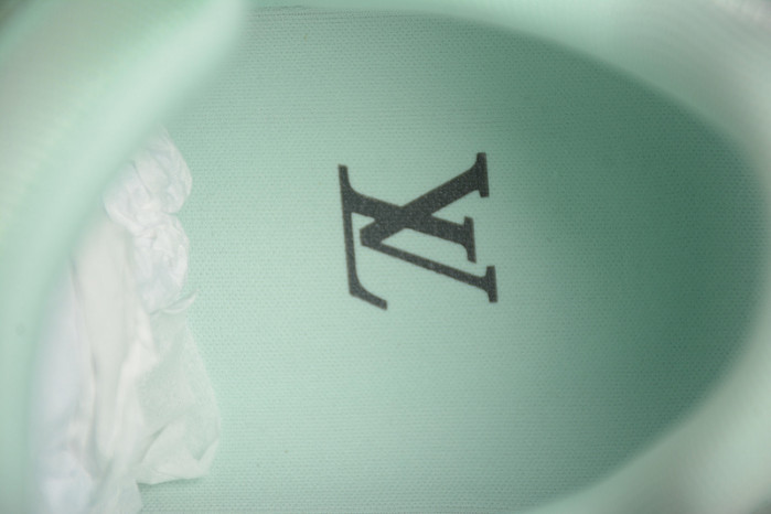 LV TRAINER SNEAKER LV-000557