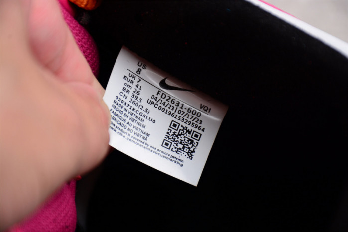 he Powerpuff Girls x Nike SB Dunk Low “Buttercup” FZ8319-600