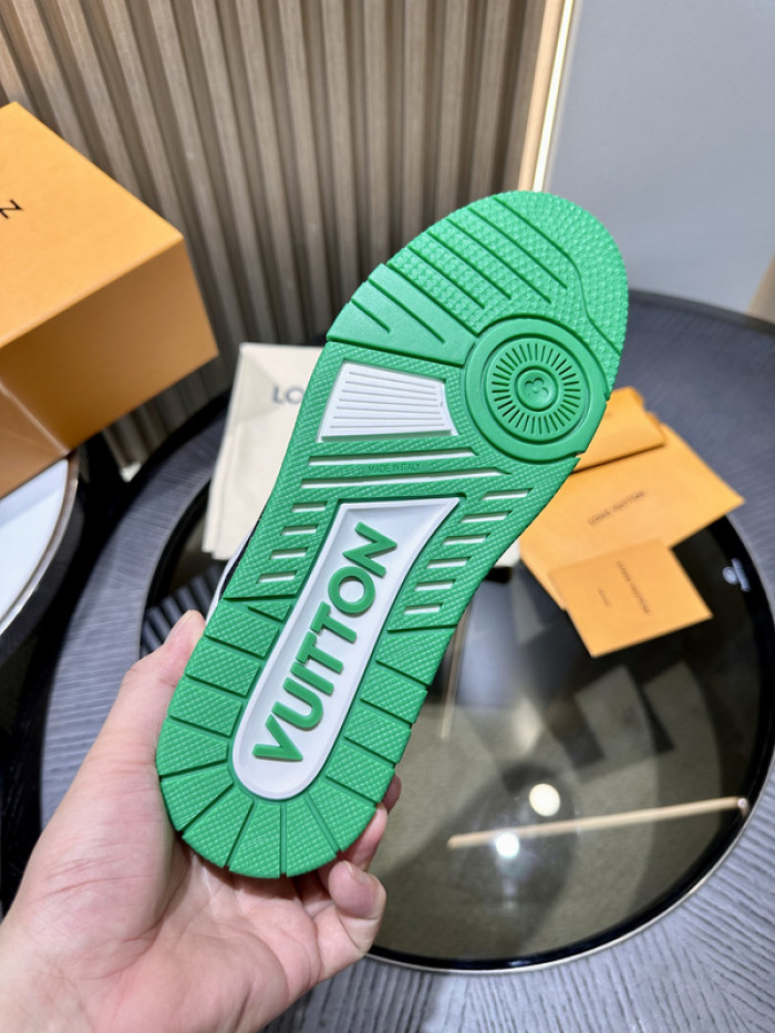 LV TRAINER SNEAKER LV-000563