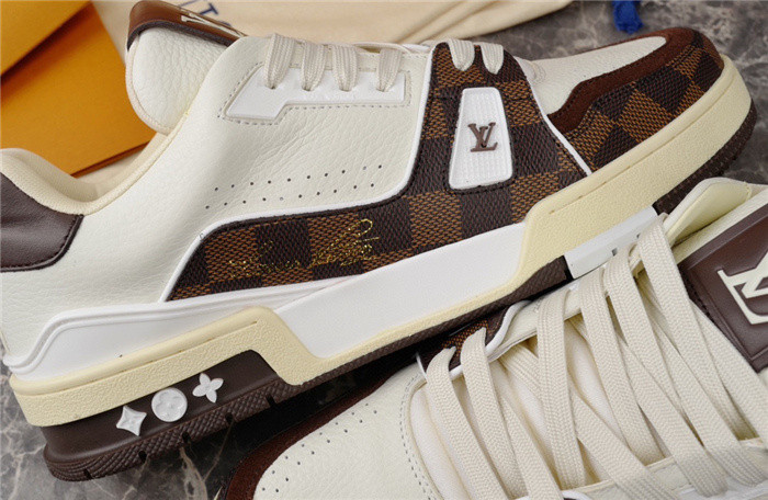 LV SNEAKER LV-000152