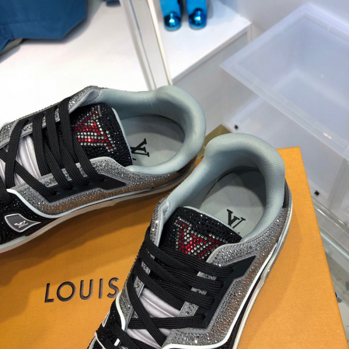 LV SNEAKER LV-000369