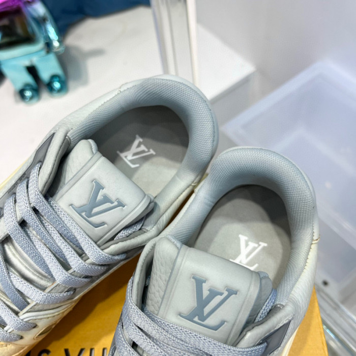 LV SNEAKER LV-000381