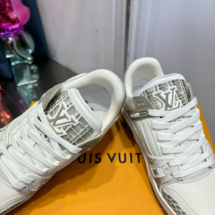 LV SNEAKER LV-000526