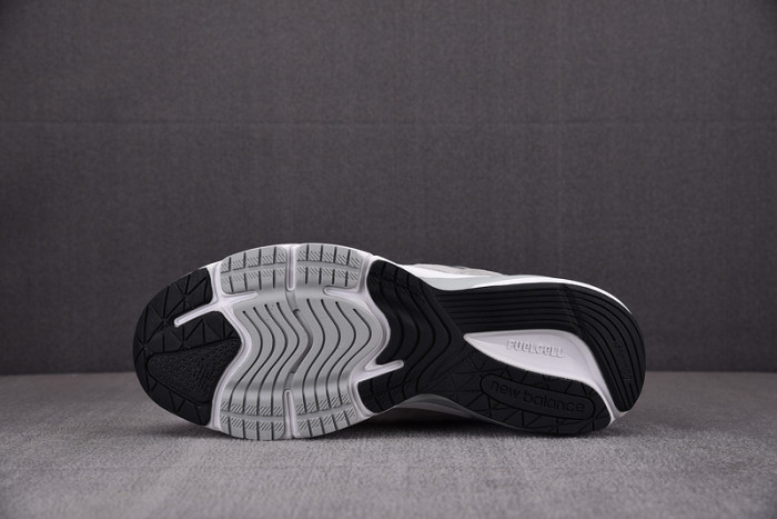 NEW BALANCE SNEAKER NB068