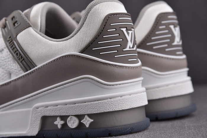 LV SNEAKER LV-000125