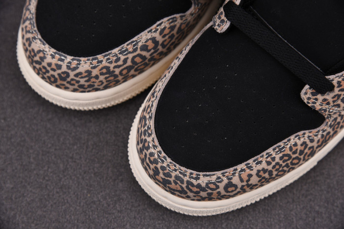 Air Jordan 1 Mid SE GS 