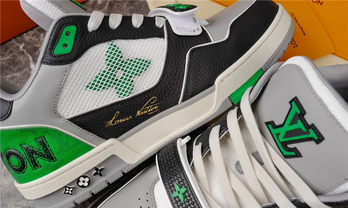 LV SNEAKER LV-000156