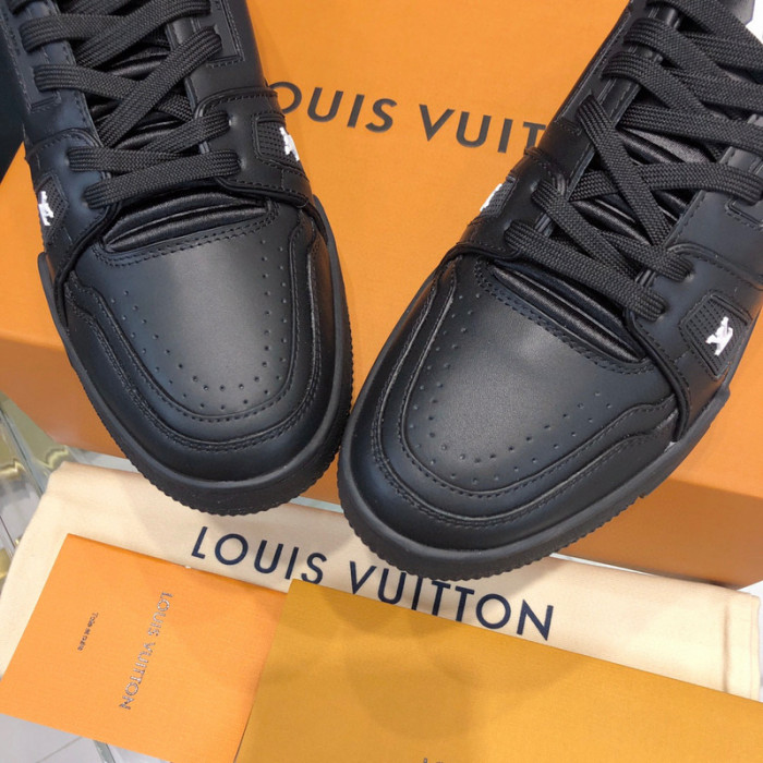 LV SNEAKER LV-000321