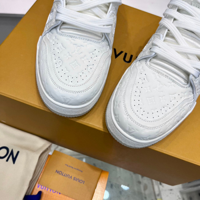 LV SNEAKER LV-000390