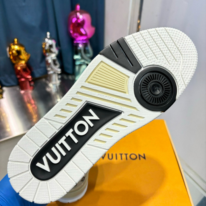 LV SNEAKER LV-000530