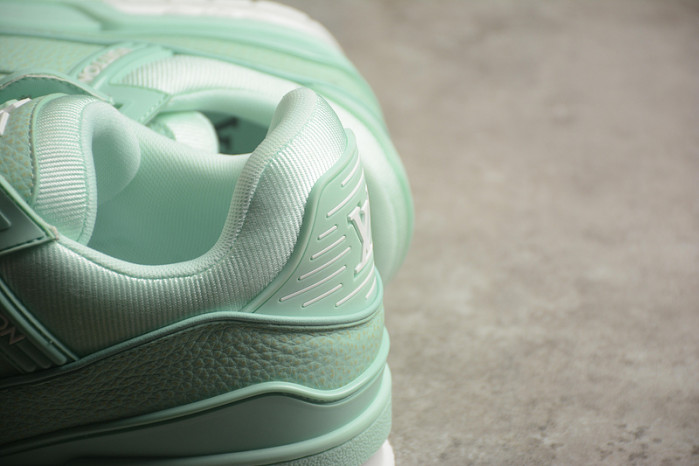 LV TRAINER SNEAKER LV-000557