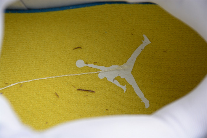 Air Jordan 4 WMNS “VividSulfur”