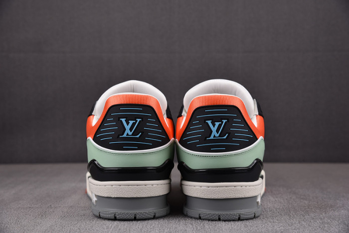 LV SNEAKER LV-000119