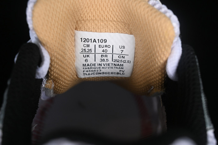 As*ic*s gel kayano 14 