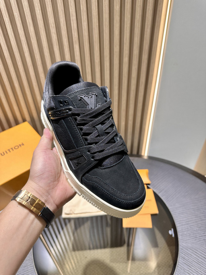 LV TRAINER SNEAKER LV-000566