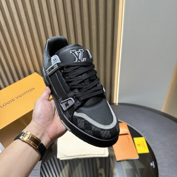 LV TRAINER SNEAKER LV-000574