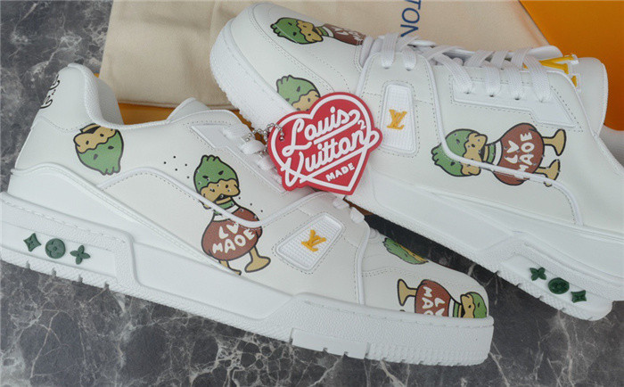 LV SNEAKER LV-000270