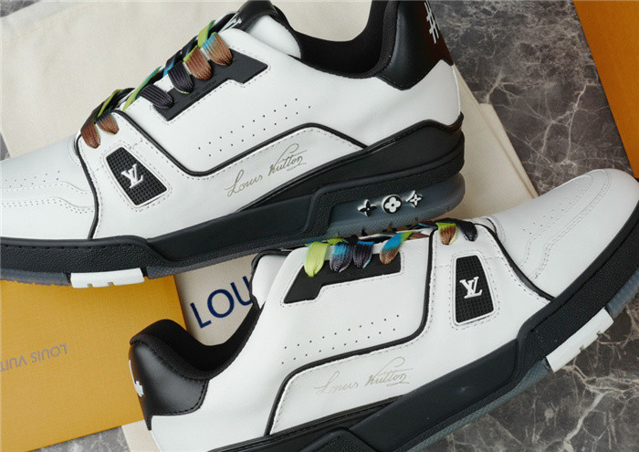 LV SNEAKER LV-000279