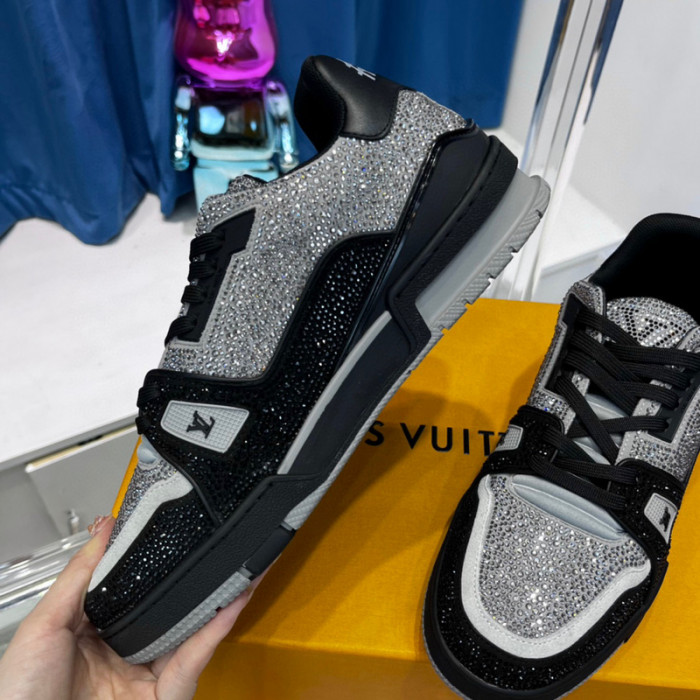 LV SNEAKER LV-000371