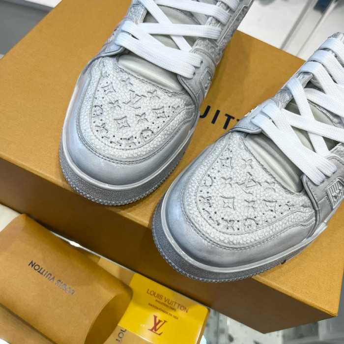 LV SNEAKER LV-000423