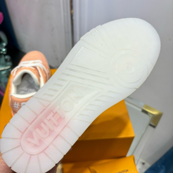 LV SNEAKER LV-000520