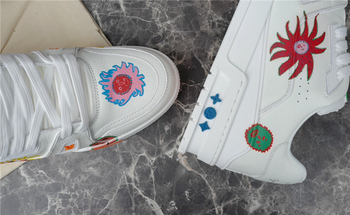 LV SNEAKER LV-000211