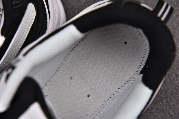 NEW BALANCE SNEAKER NB031