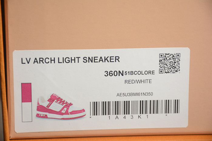 LV TRAINER SNEAKER LV-000554