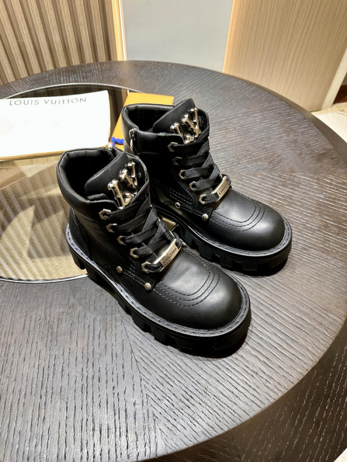 LV BOOTS L000026