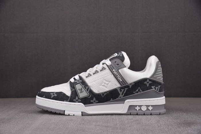 LV TRAINER SNEAKER LV-000576