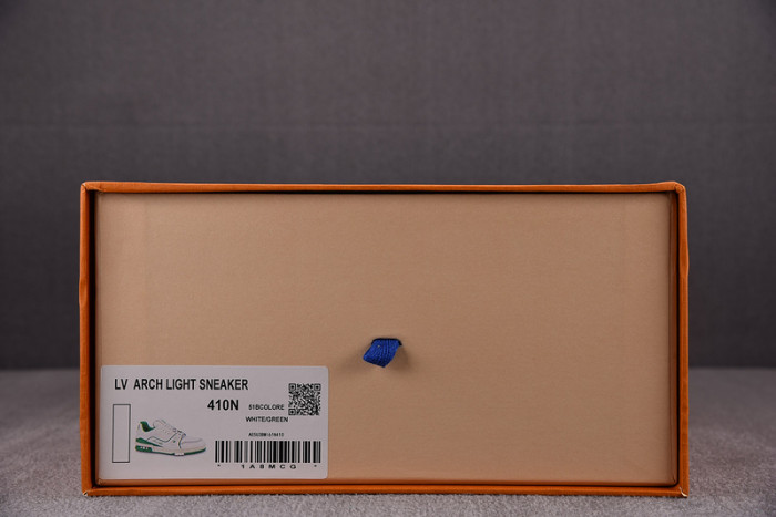 LV SNEAKER LV-000130