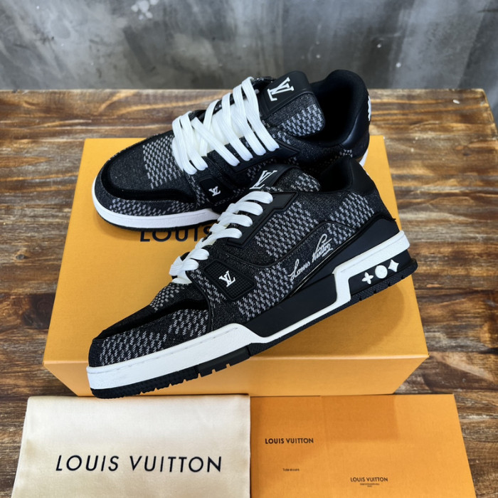 LV SNEAKER LV-000540