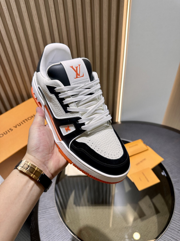 LV TRAINER SNEAKER LV-000561