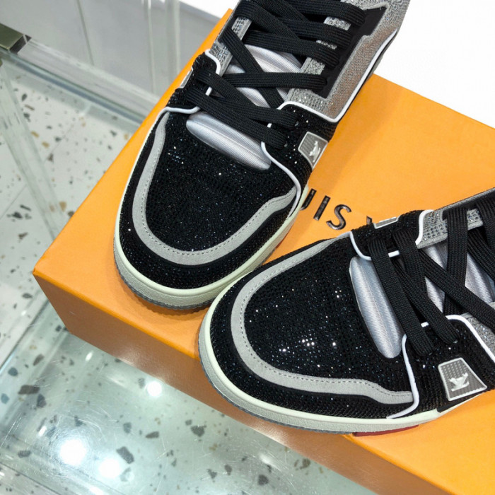 LV SNEAKER LV-000368