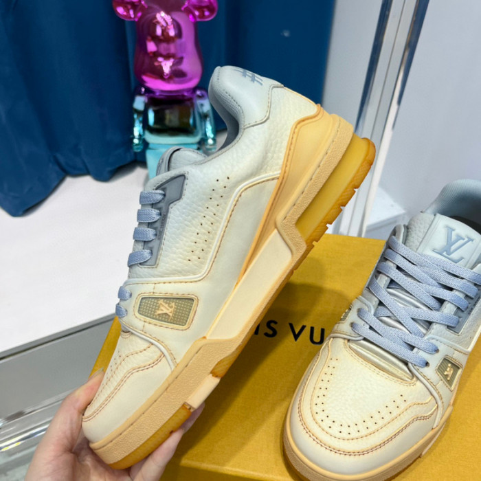 LV SNEAKER LV-000381
