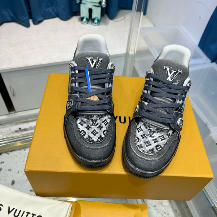 LV SNEAKER LV-000468