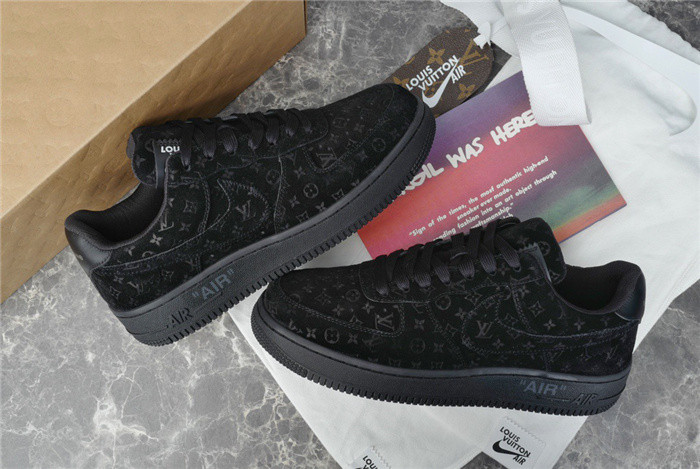 LV SNEAKER LV-000247