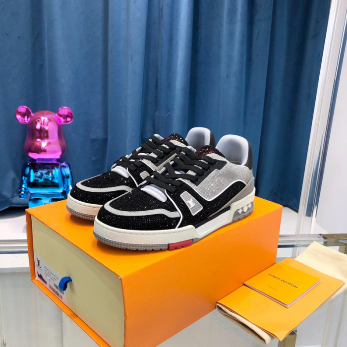 LV SNEAKER LV-000368