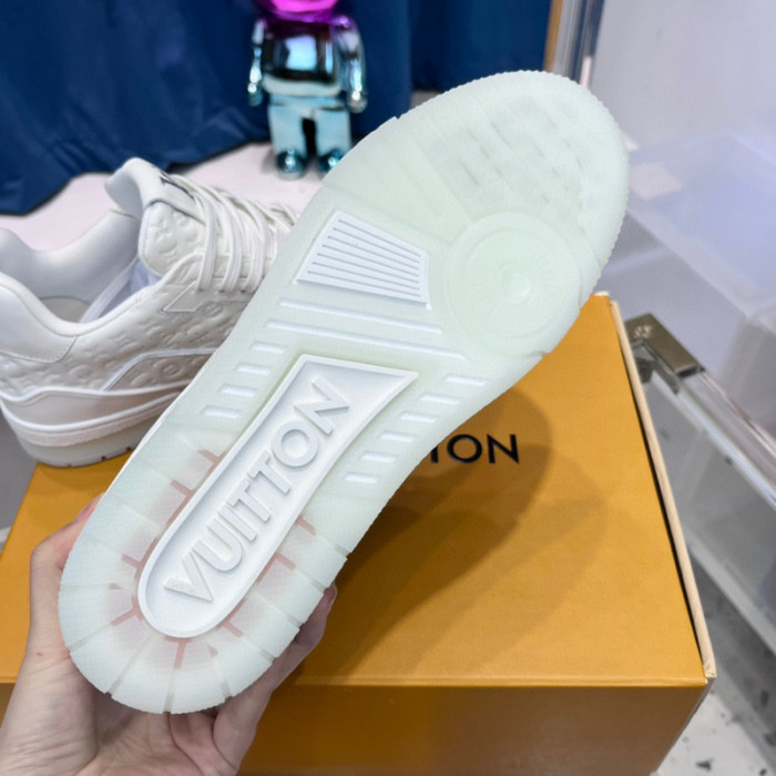 LV SNEAKER LV-000390